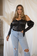 QUINN Black top with sleeves